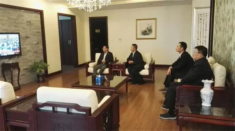 【学习贯彻十九大精神系列报道之一】EBET易博集团党委组织收看十九大开幕式